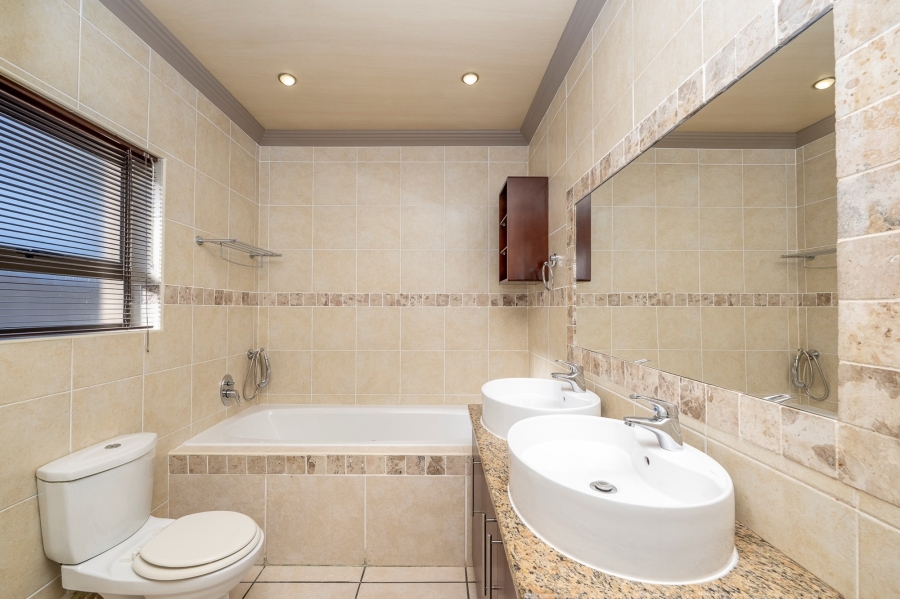 4 Bedroom Property for Sale in Sonkring Western Cape